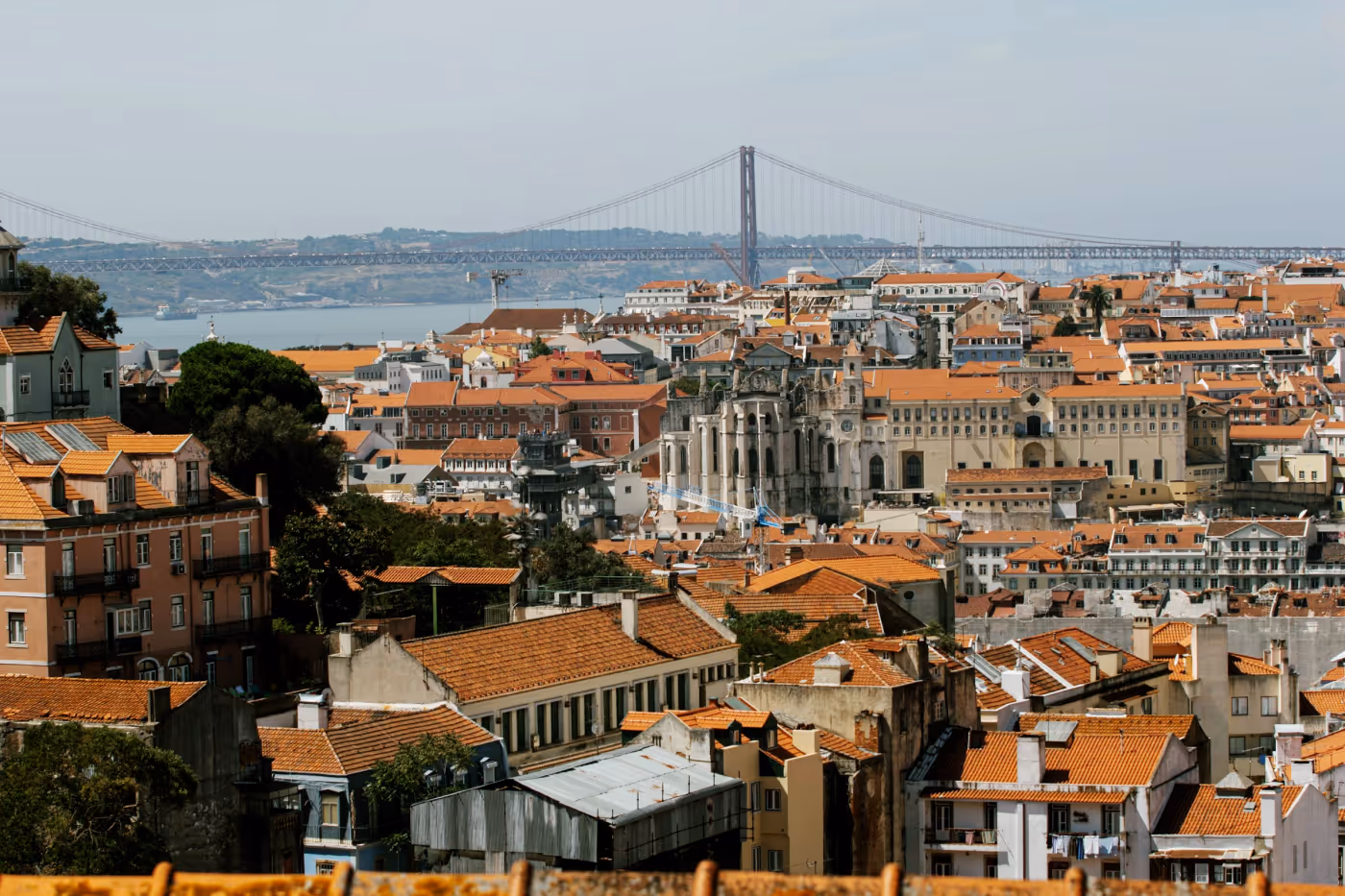 Lisbon Travel Guide 2025: Neighborhoods, Food & History